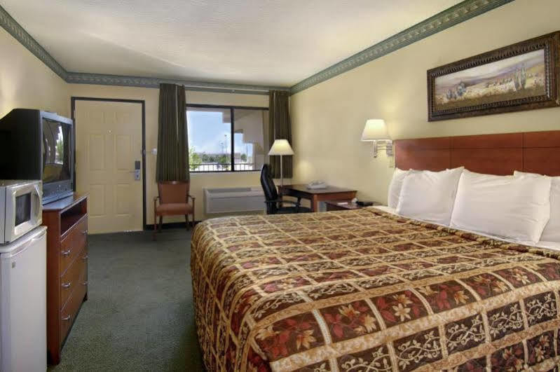 Days Inn By Wyndham Rio Rancho Extérieur photo